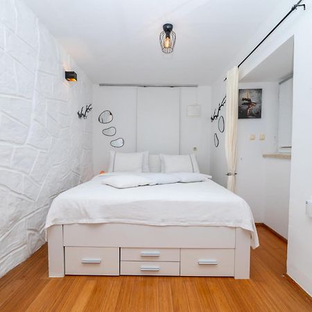 Apartments Vitoria Mali Lošinj Buitenkant foto